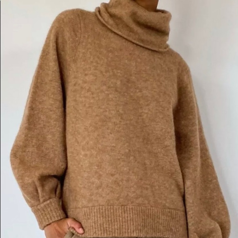 Group Babaton Aritzia Knit Sweater